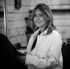 Lola Coiffeuse Chez Inside